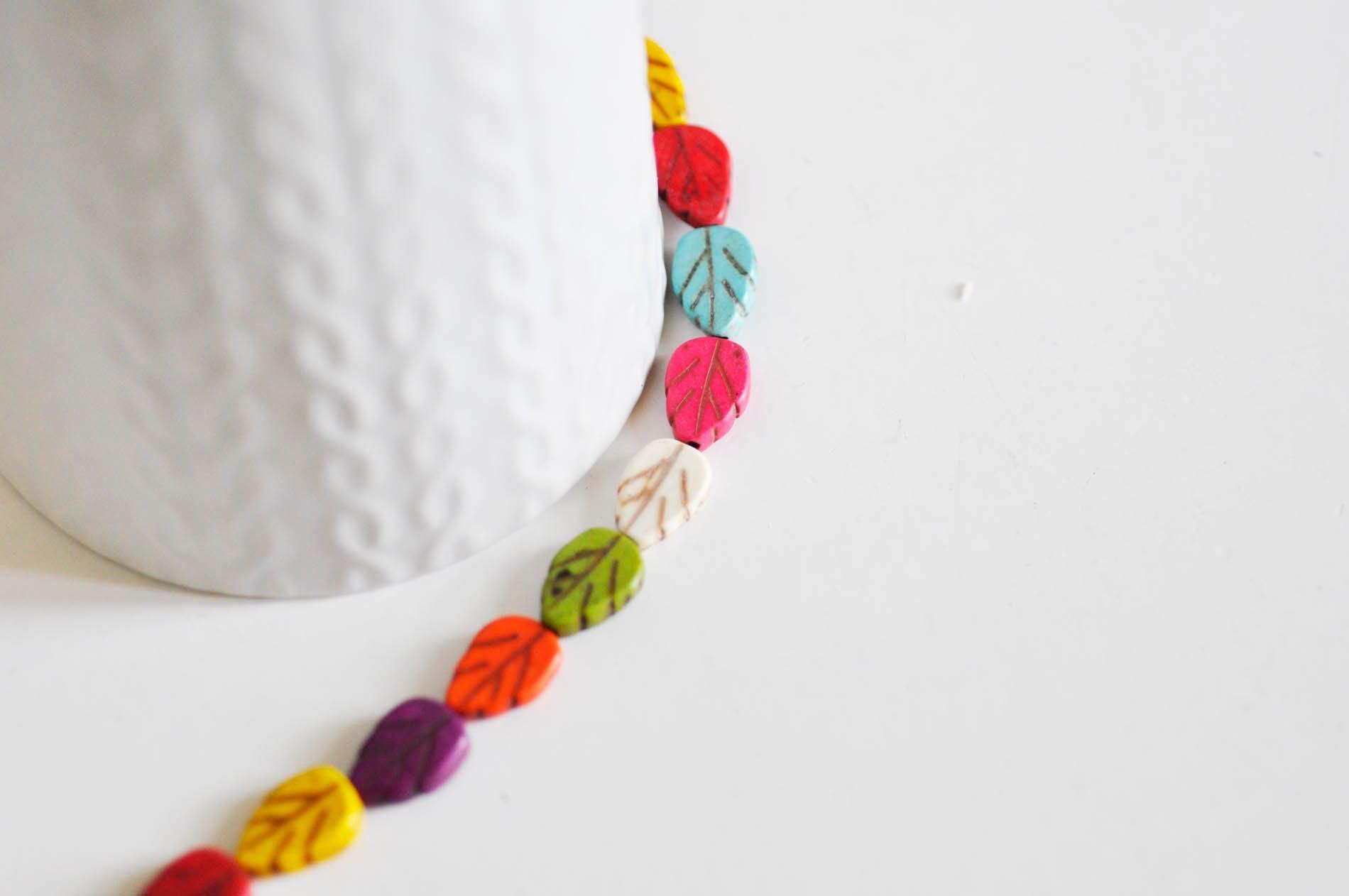 Gingerlily G1147 perles feuilles howlite multicolore 13mm x10