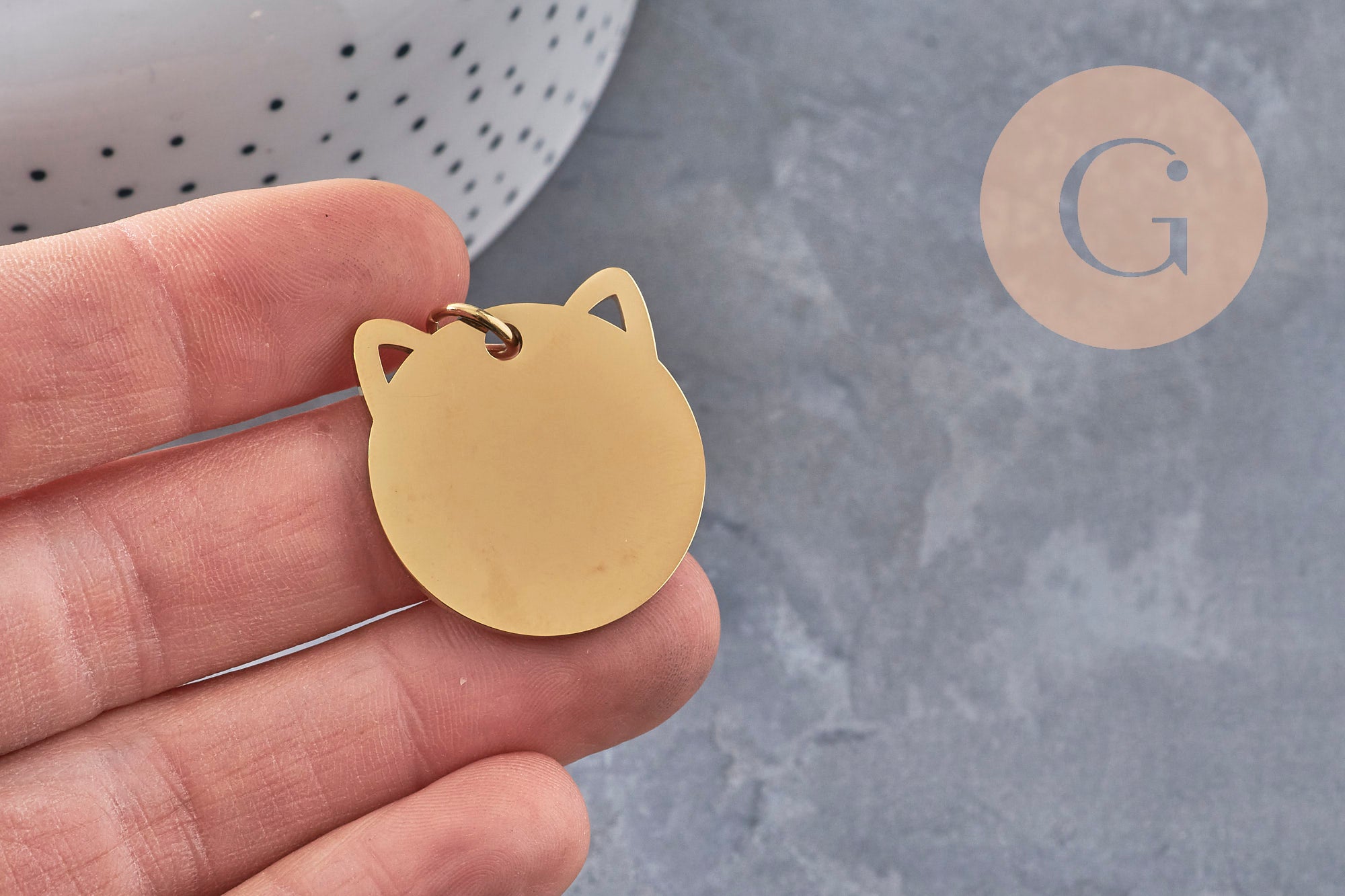 Gingerlily pendentif tête de chat acier doré 29mm G11017