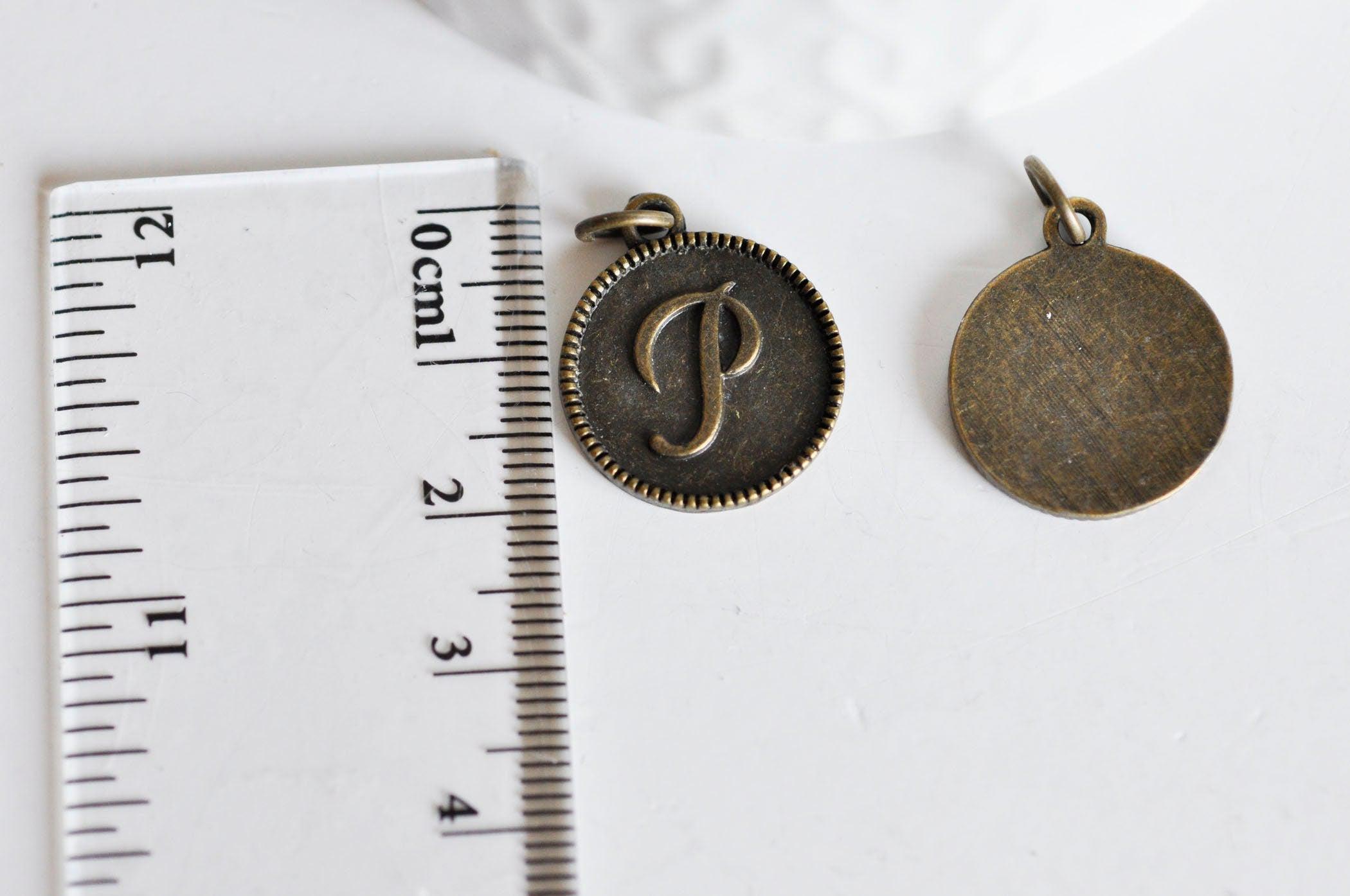 Gingerlily Pendentif médaille lettre P bronze 21mm G1115