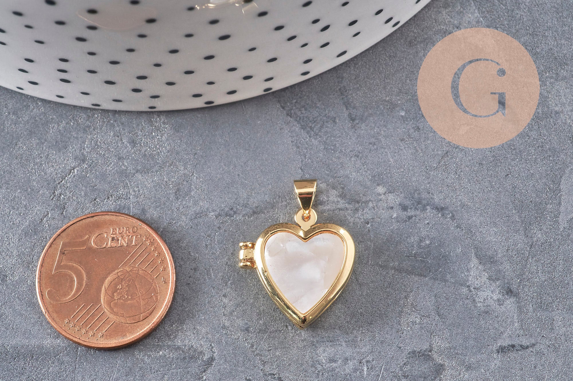 Gingerlily Pendentif locket rond doré 18K coeur nacre 18,5mm
