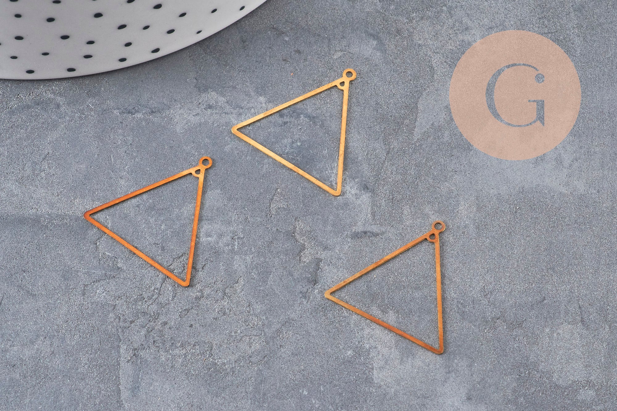 Gingerlily Pendentifs triangle évidé laiton brut 22mm x4
