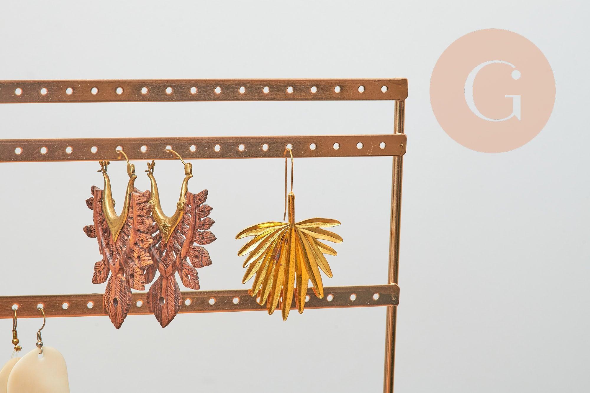 Gingerlily présentoir boucles laiton doré socle bois 35cm