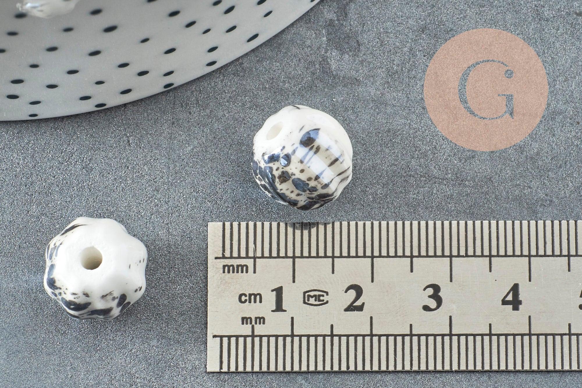Gingerlily Perles DIY G9446 porcelaine blanche 13mm taches noires x10