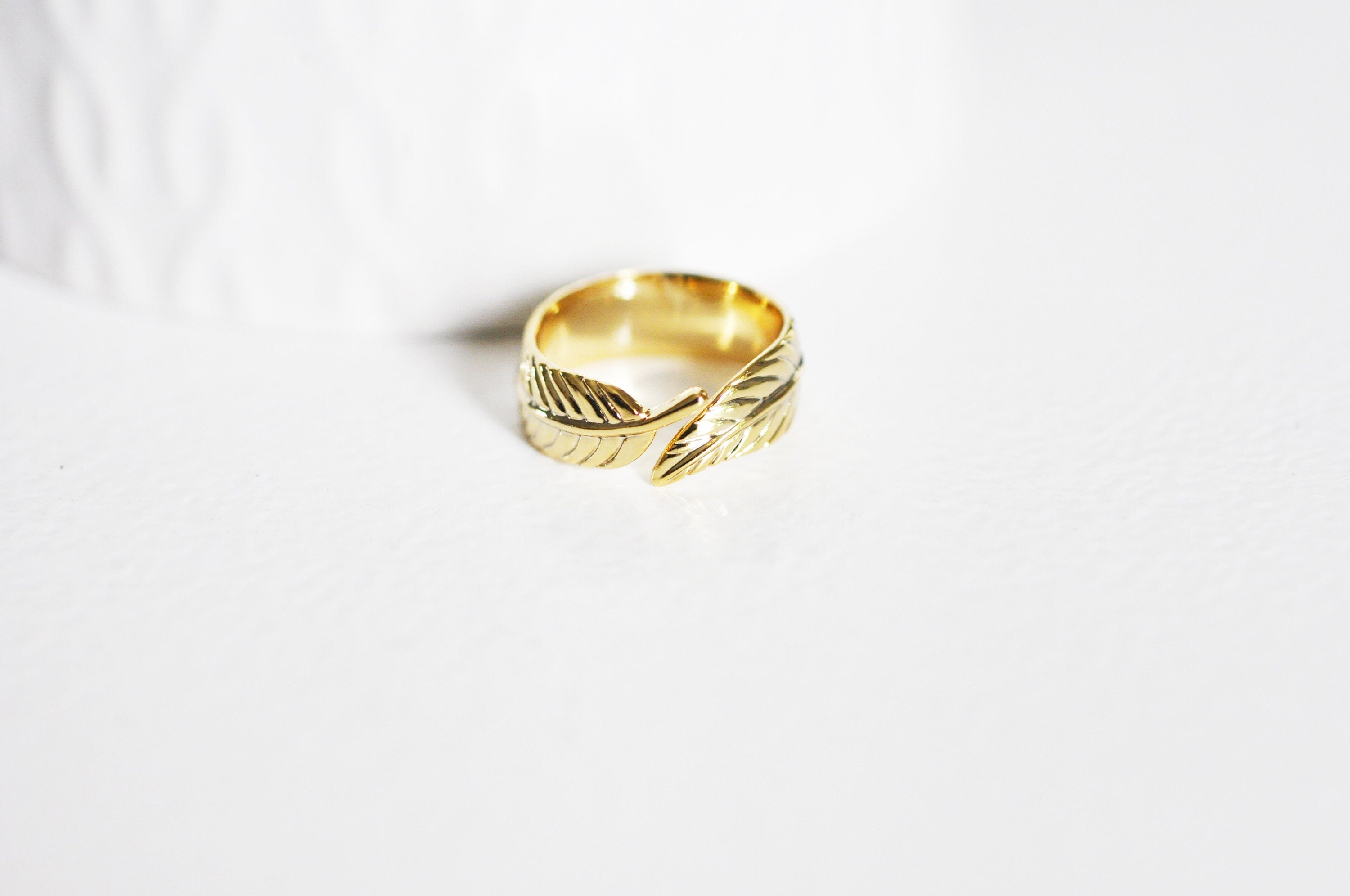 Gingerlily Bague réglable dorée 16K 16mm support minimaliste
