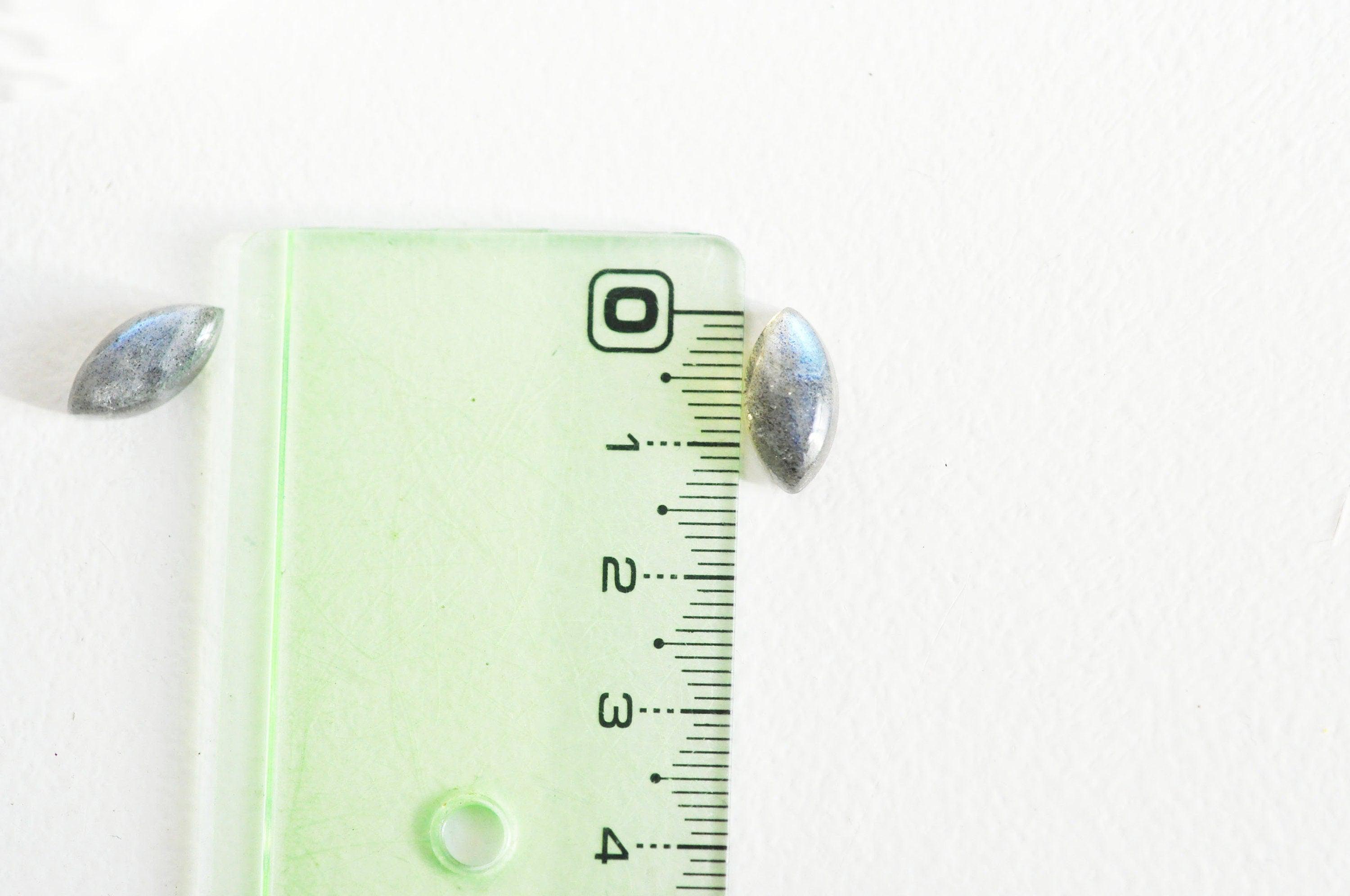 Gingerlily Cabochons G3042 cabochon labradorite navette 14x7mm