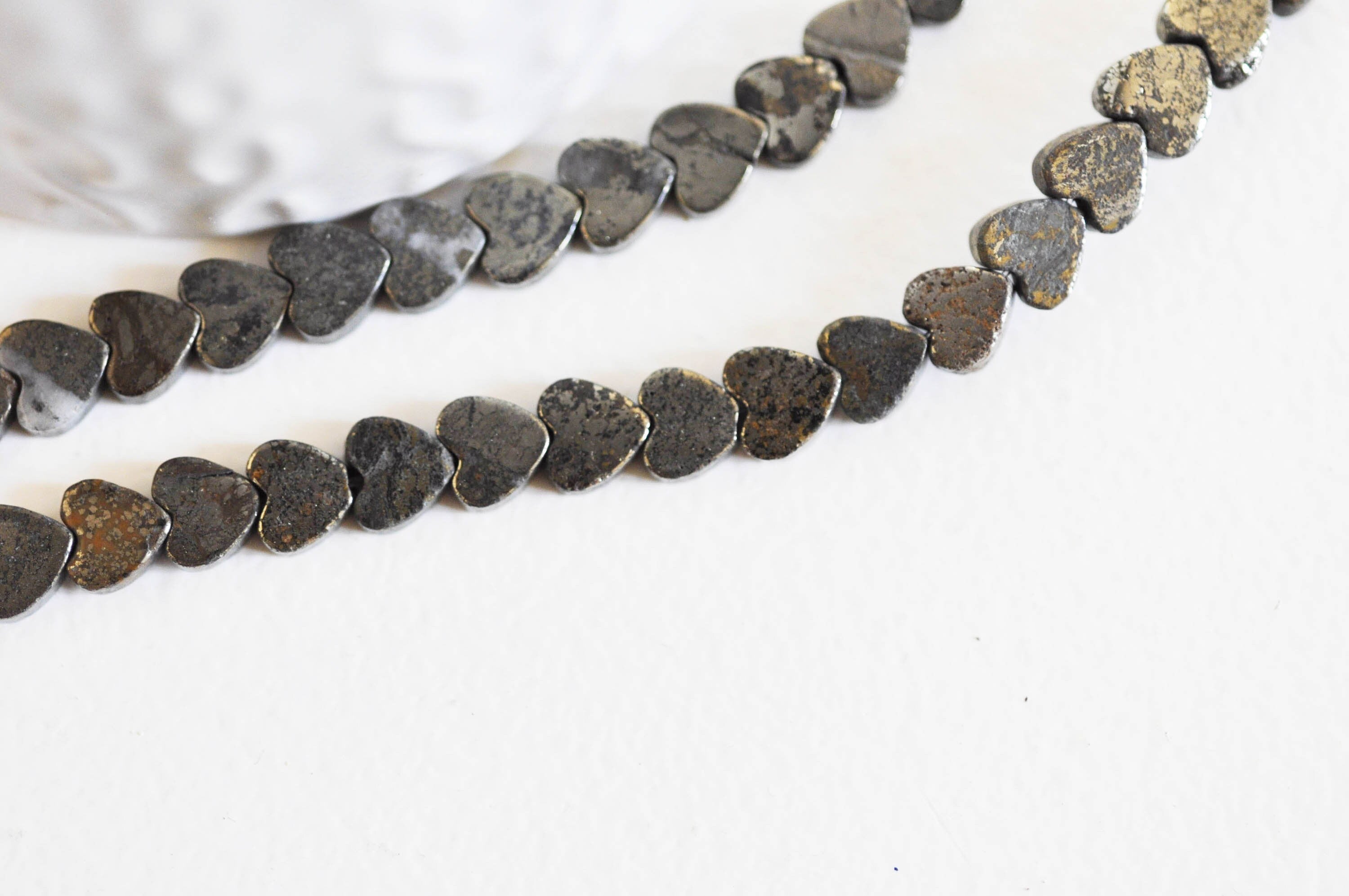 Gingerlily Perles pyrite cœur 6mm fil 70 perles G3408