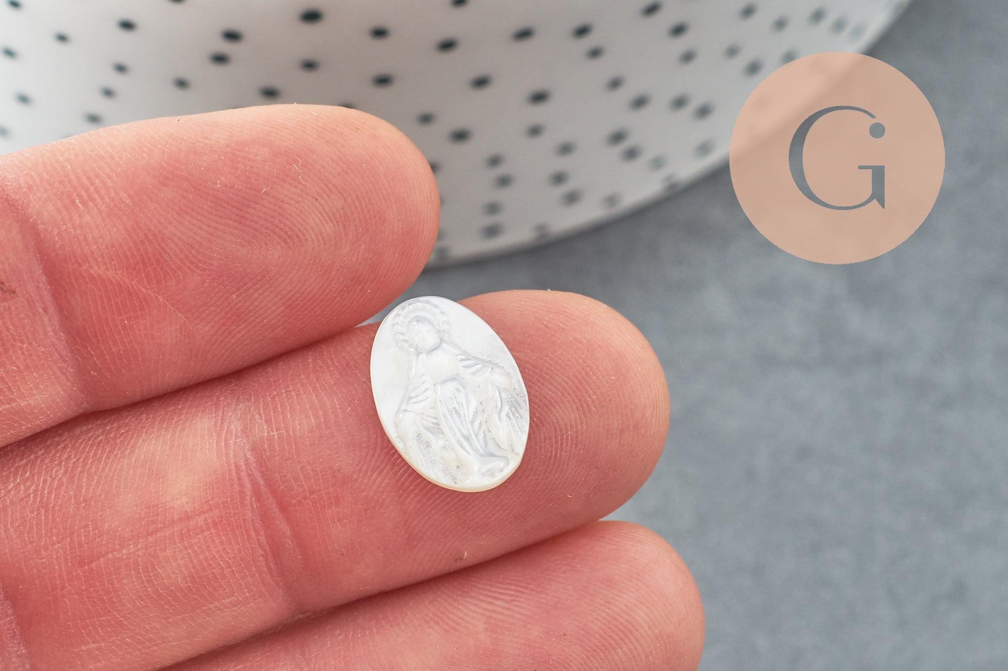Gingerlily Cabochon ovale nacre Vierge Marie 14x10mm x1