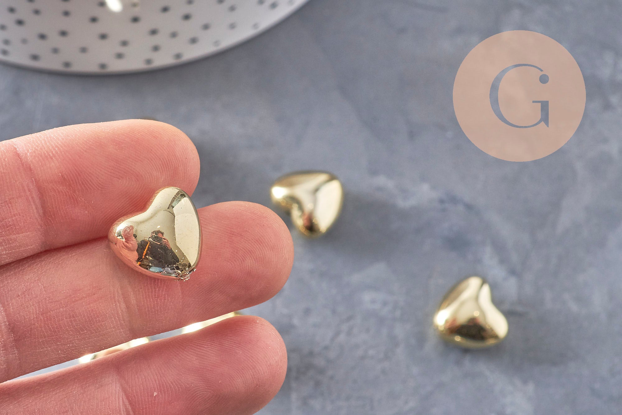Gingerlily Perles cœur bombé doré 13x15mm x10 plastique