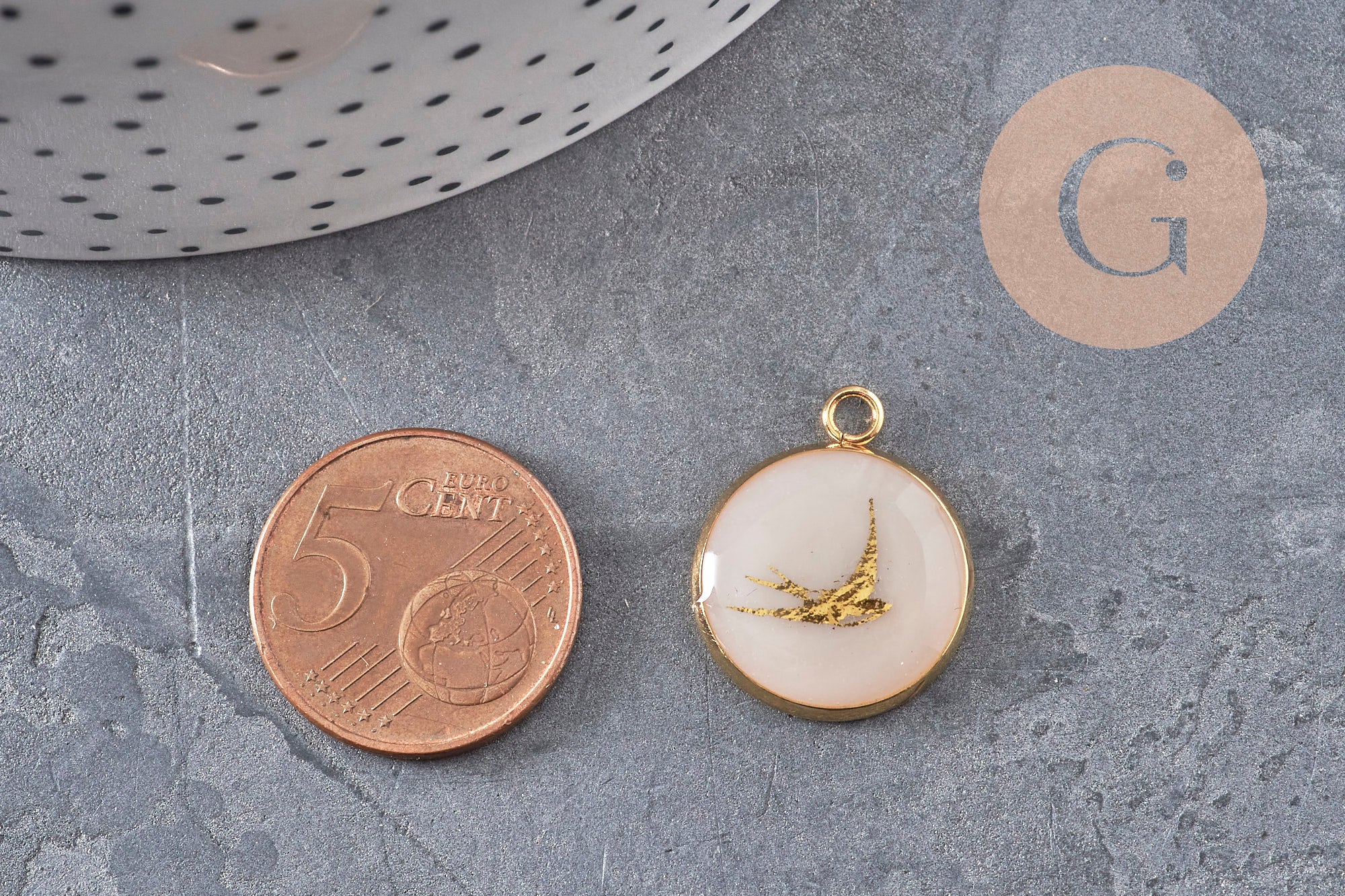 Gingerlily hirondelle pendentif rond acier doré 16mm x1