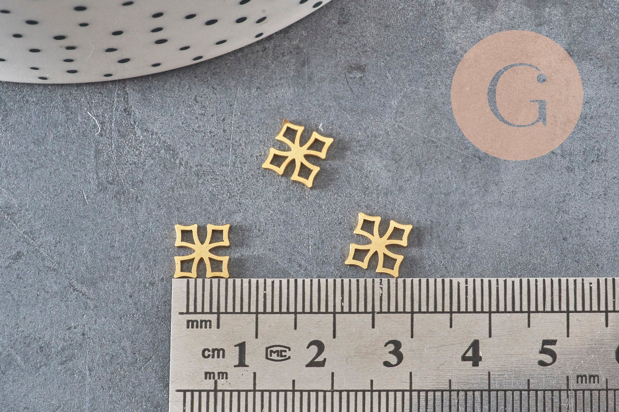 Gingerlily G11361 pendentif croix acier doré 10mm breloque