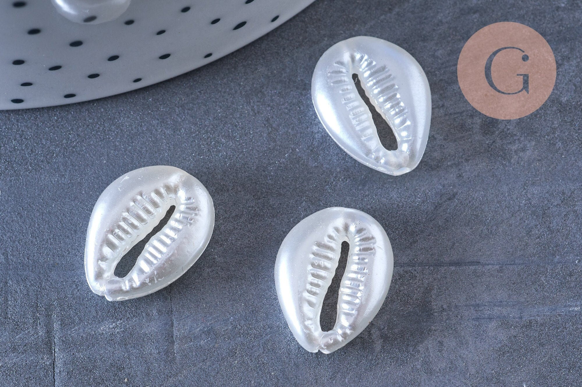Gingerlily perles cauri plastique blanc nacré 18mm x10
