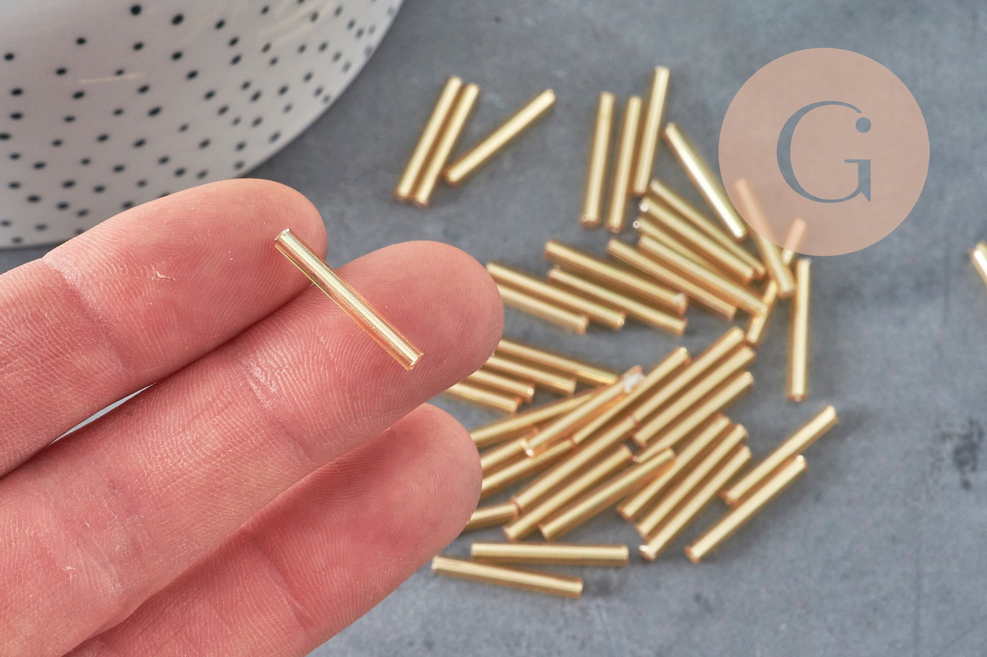 Gingerlily Perles rocaille tubes doré 20x2.5mm sachet 10g
