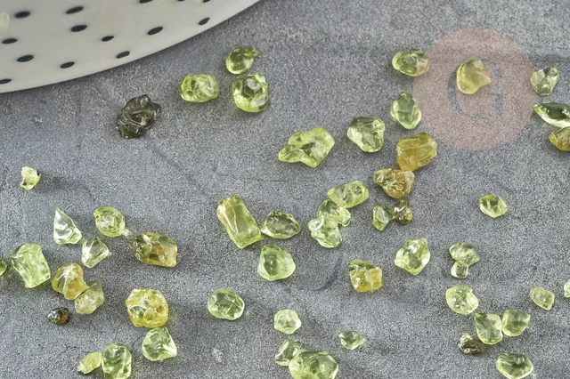 Gingerlily Quartz olive G3501 chips pierre 2-6mm 20g