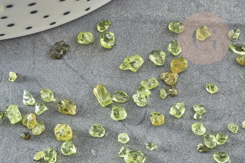 Gingerlily Quartz olive G3501 chips pierre 2-6mm 20g