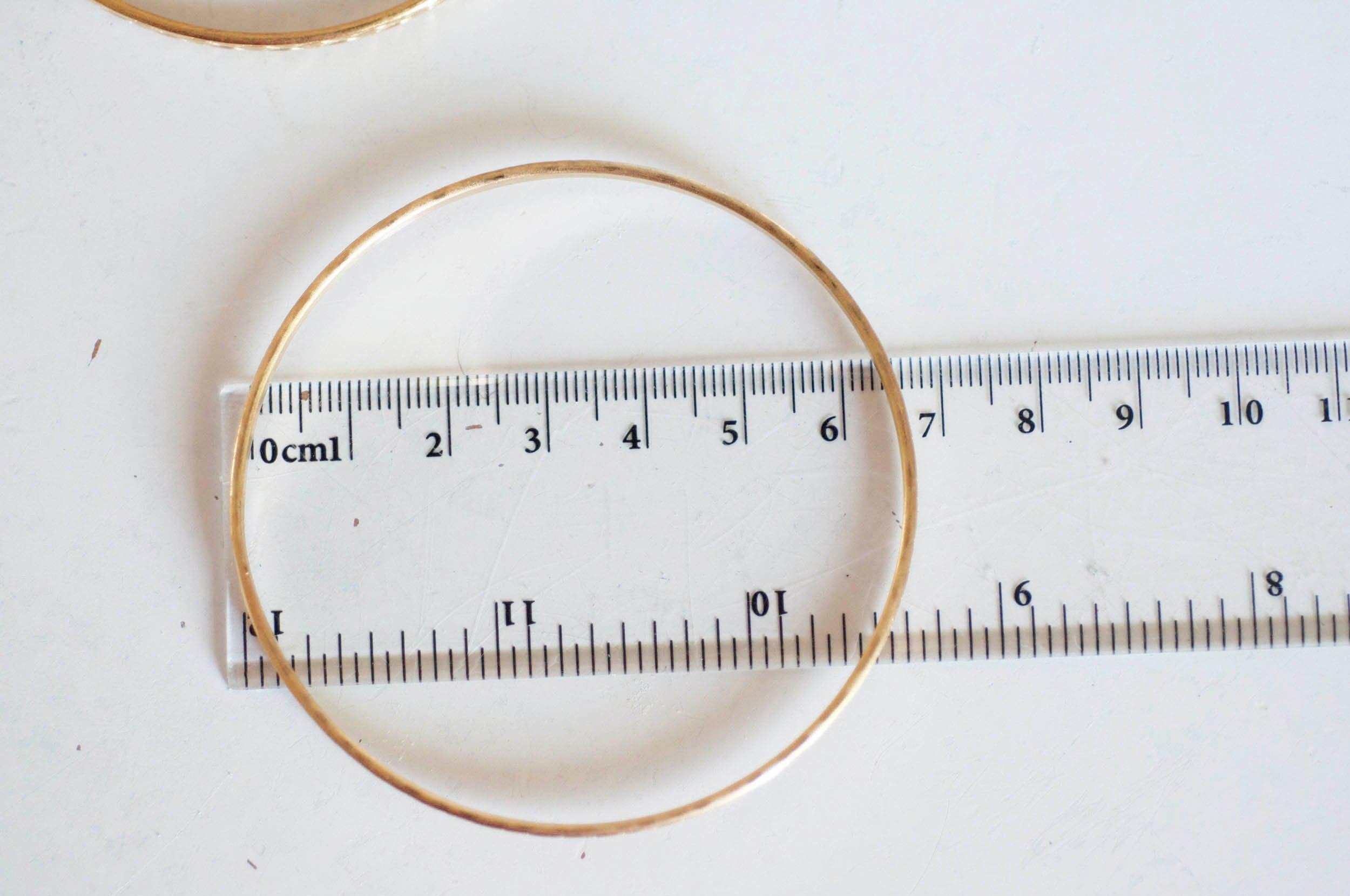 Gingerlily Jonc bracelet acier doré gravé 66mm x1