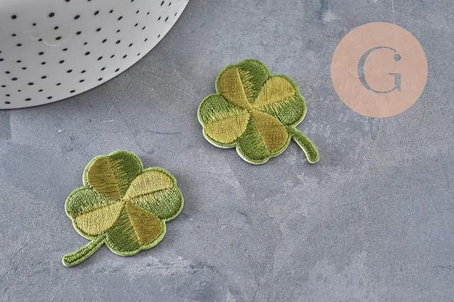 Gingerlily écusson trèfle 4 feuilles thermocollant 47,5mm x1