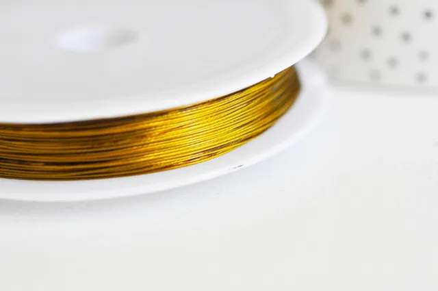 Gingerlily Fil acier gainé nylon doré 0,45mm 2m