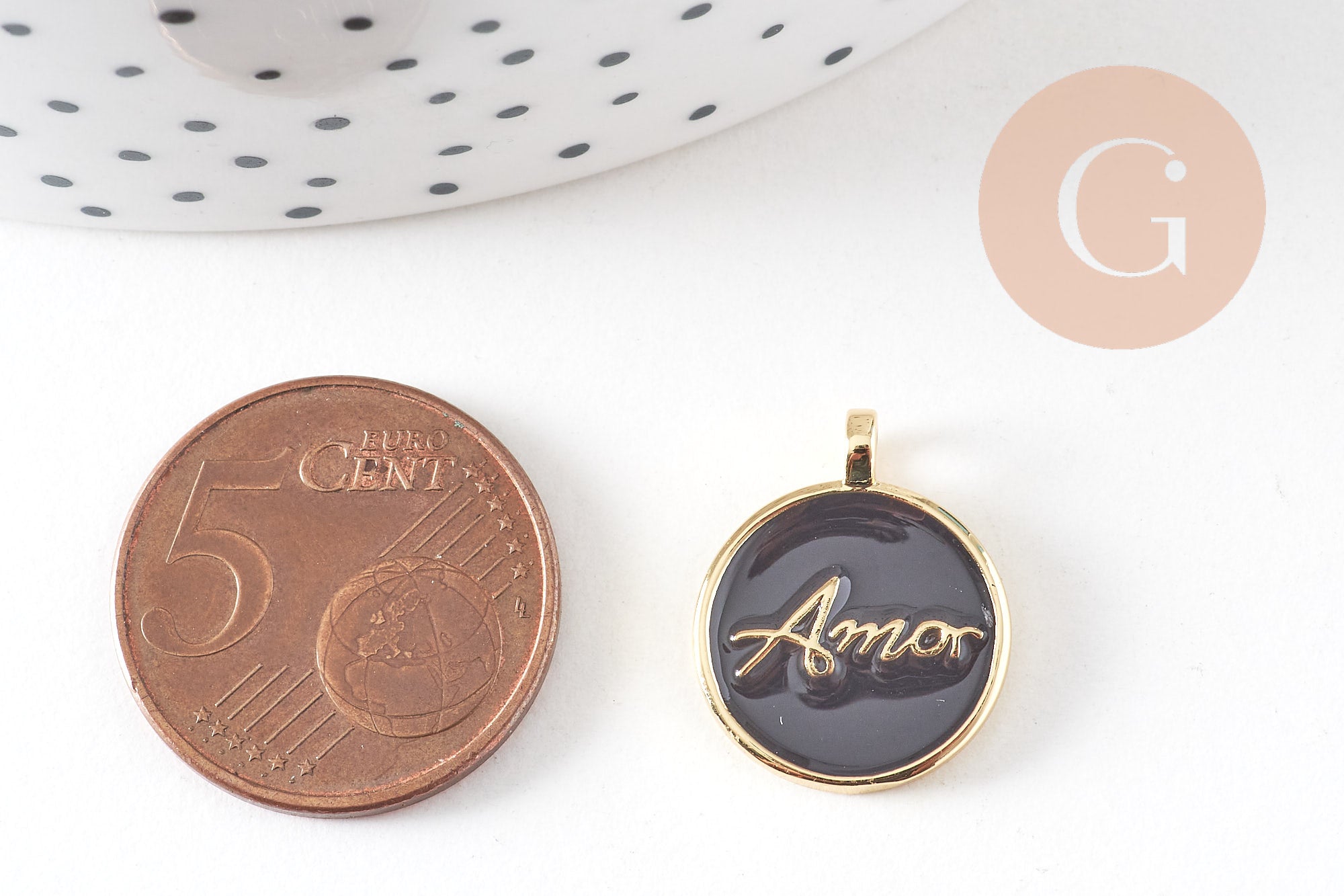 Gingerlily Pendentif médaille AMOR émail noir 20.5mm x1 doré
