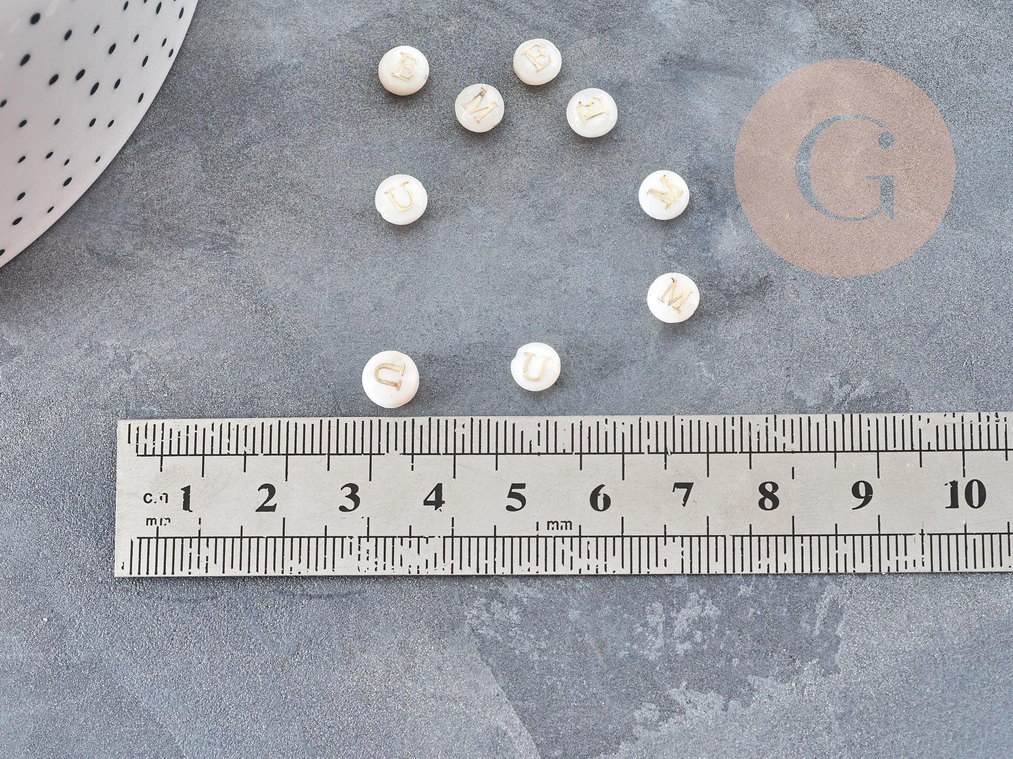 Gingerlily Perles perle nacre lettre dorée 6x4mm x1