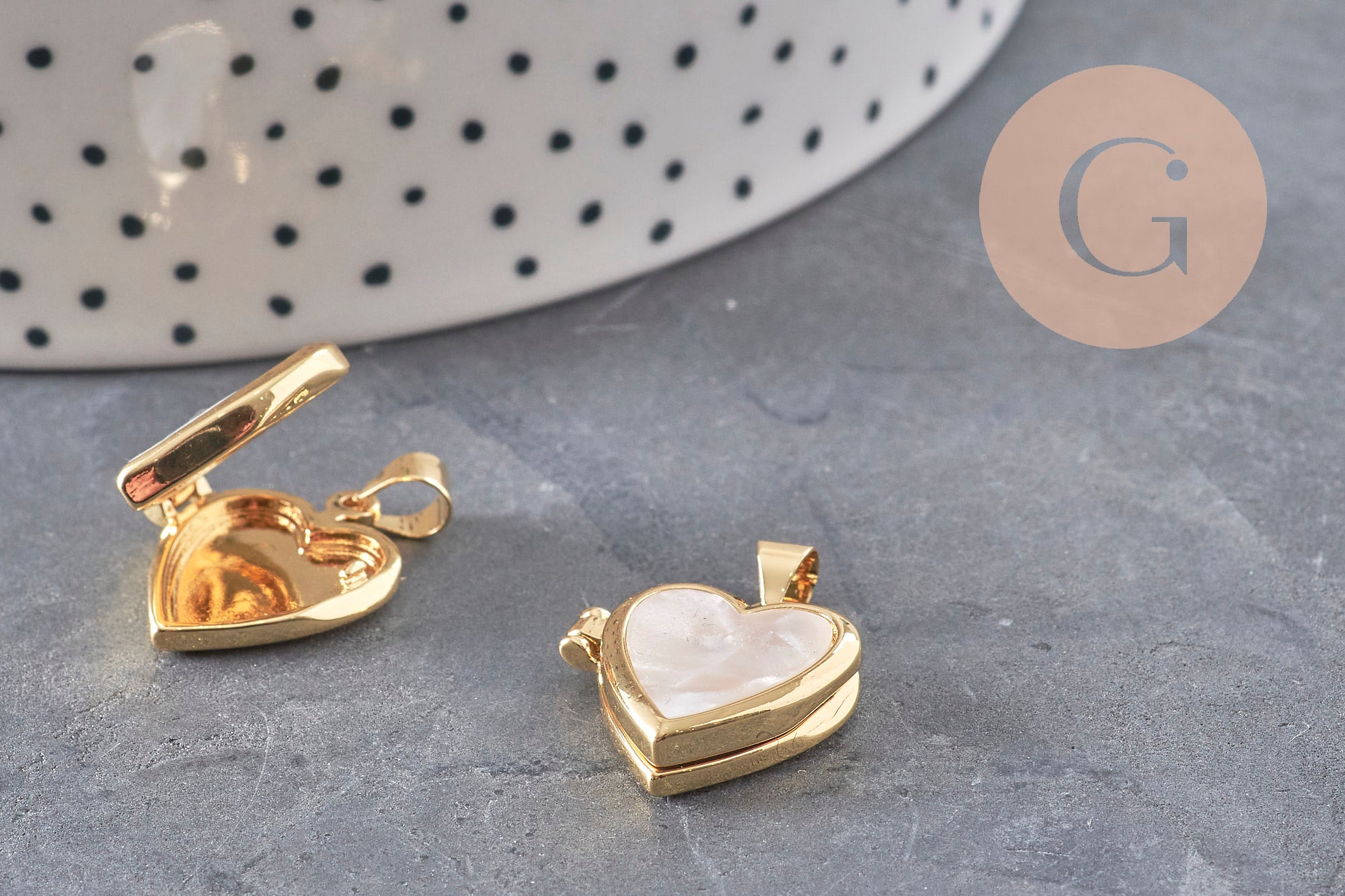 Gingerlily Pendentif locket rond doré 18K coeur nacre 18,5mm