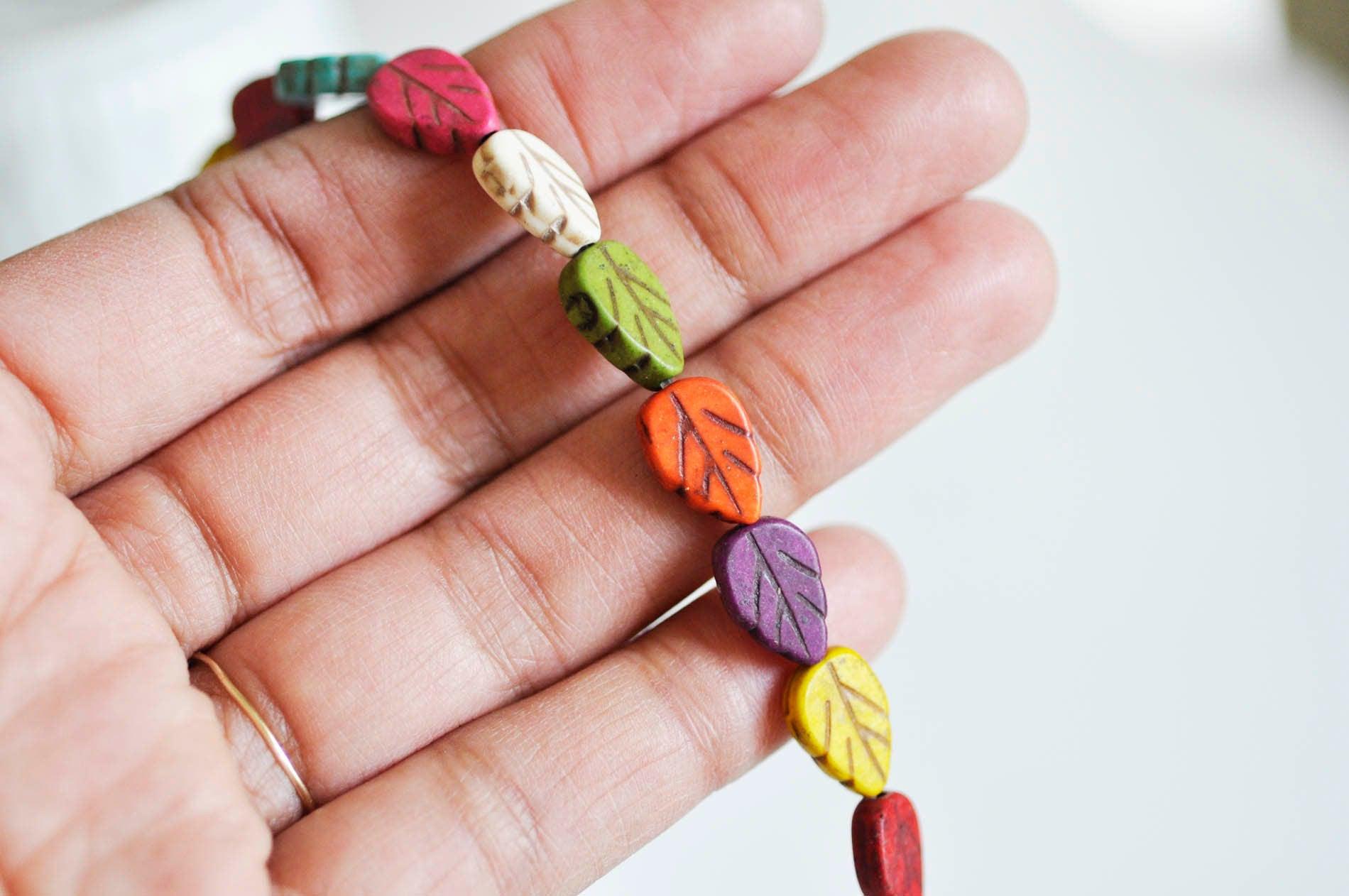 Gingerlily G1147 perles feuilles howlite multicolore 13mm x10
