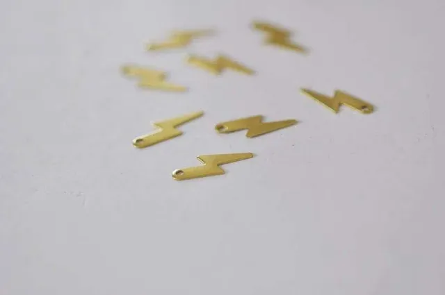 Gingerlily Pendentif éclair laiton brut 14 mm lot 50 sans nickel