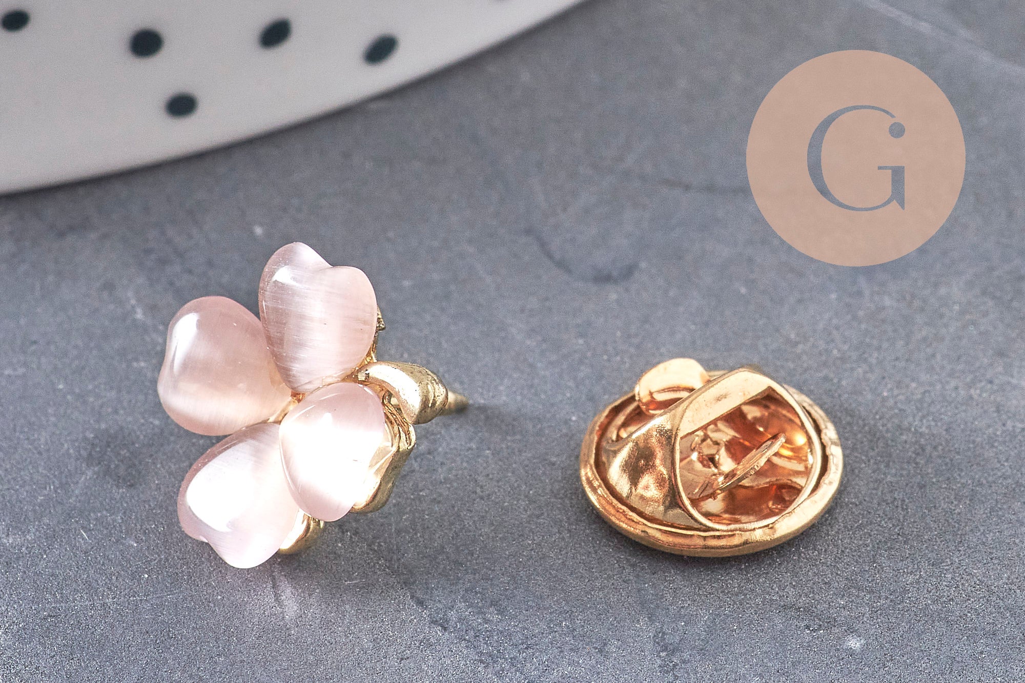 Gingerlily Broche G10991 trèfle doré verre rose x1