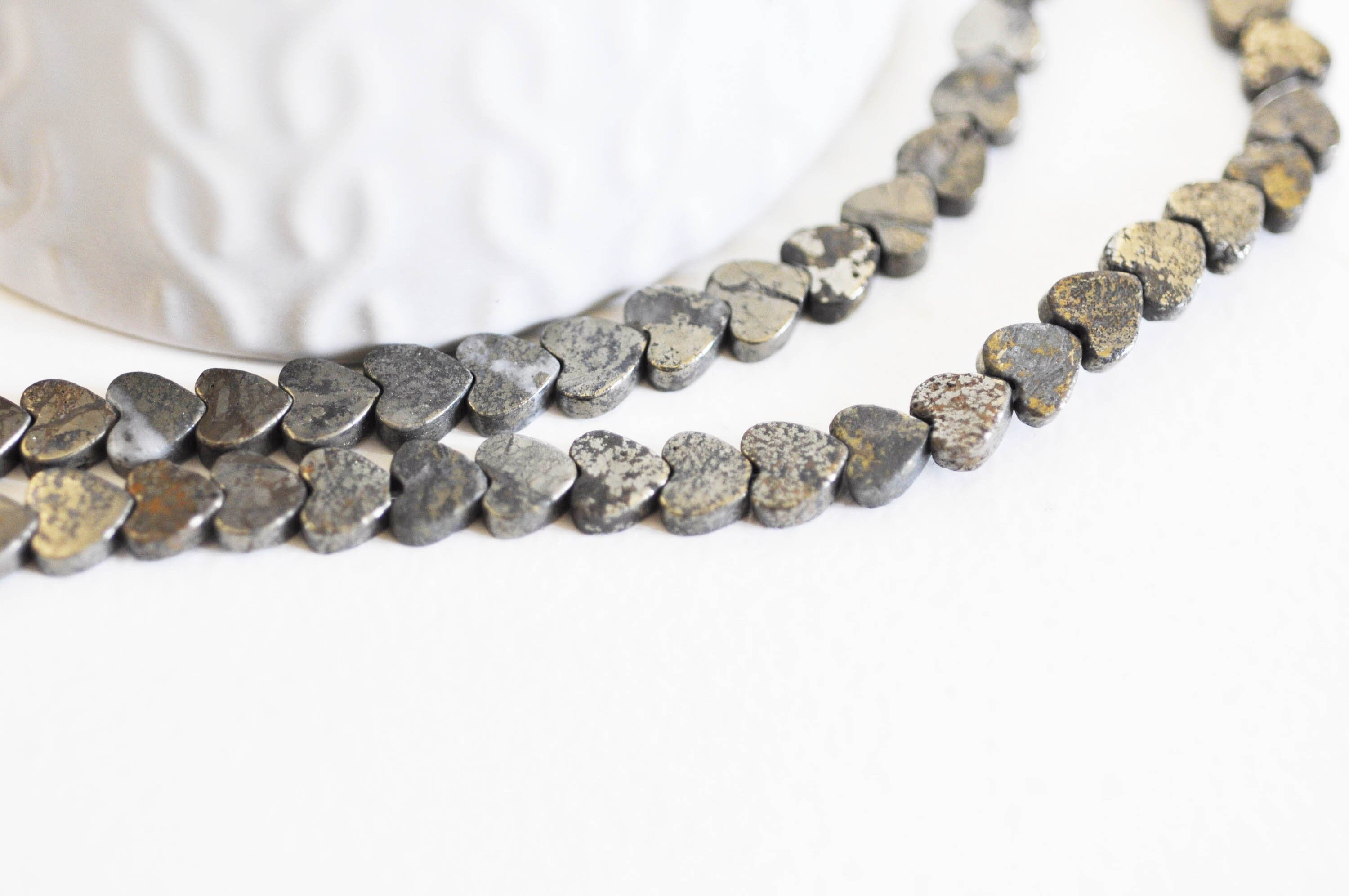 Gingerlily Perles pyrite cœur 6mm fil 70 perles G3408