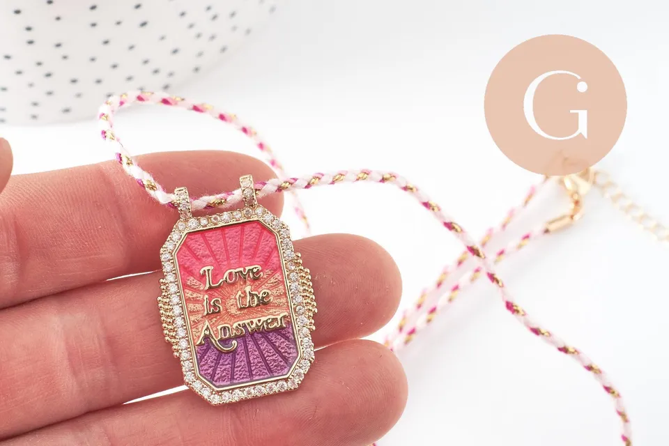 Gingerlily Collier médaille émail LOVE cordon 45cm doré
