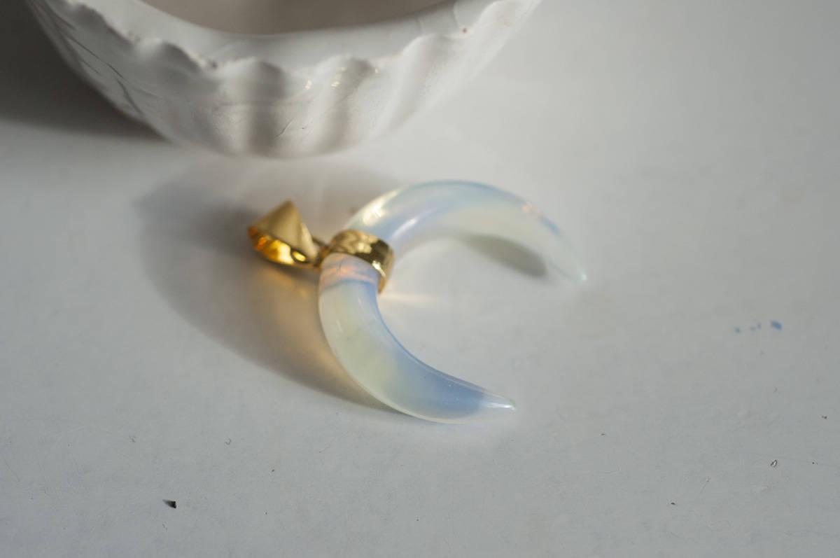 Gingerlily Pendentif lune opalite blanche 32mm croissant
