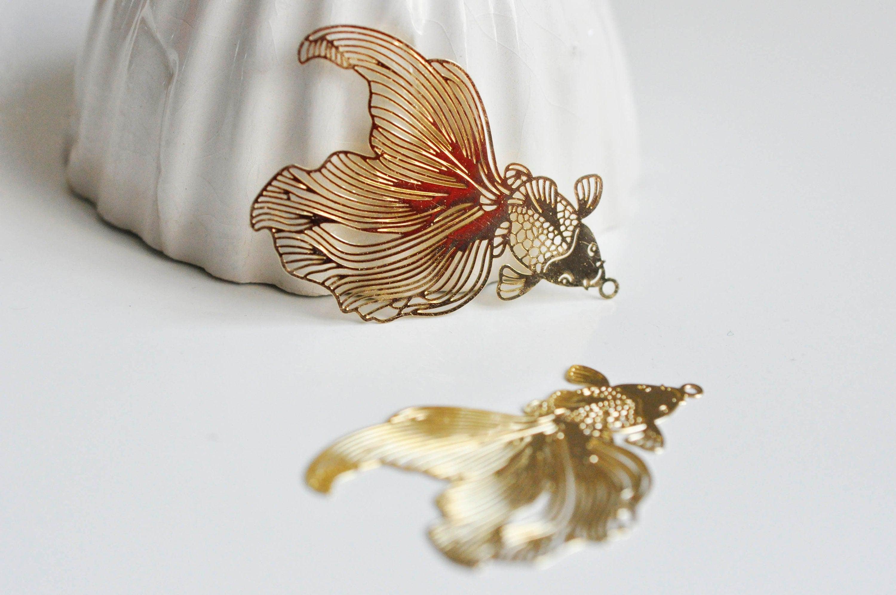 Gingerlily Pendentif estampe poisson japonais doré 49mm x2