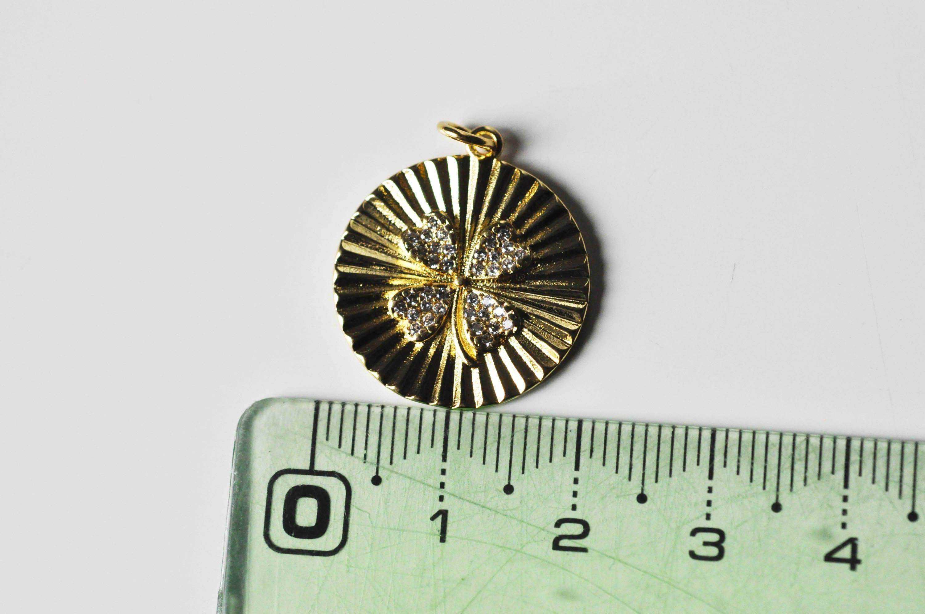 Gingerlily Pendentif médaille trèfle laiton doré 18K 21.5mm