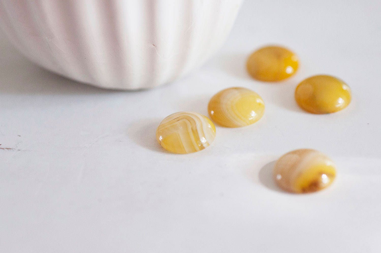 Gingerlily Agate cabochon rond jaune 14mm unité