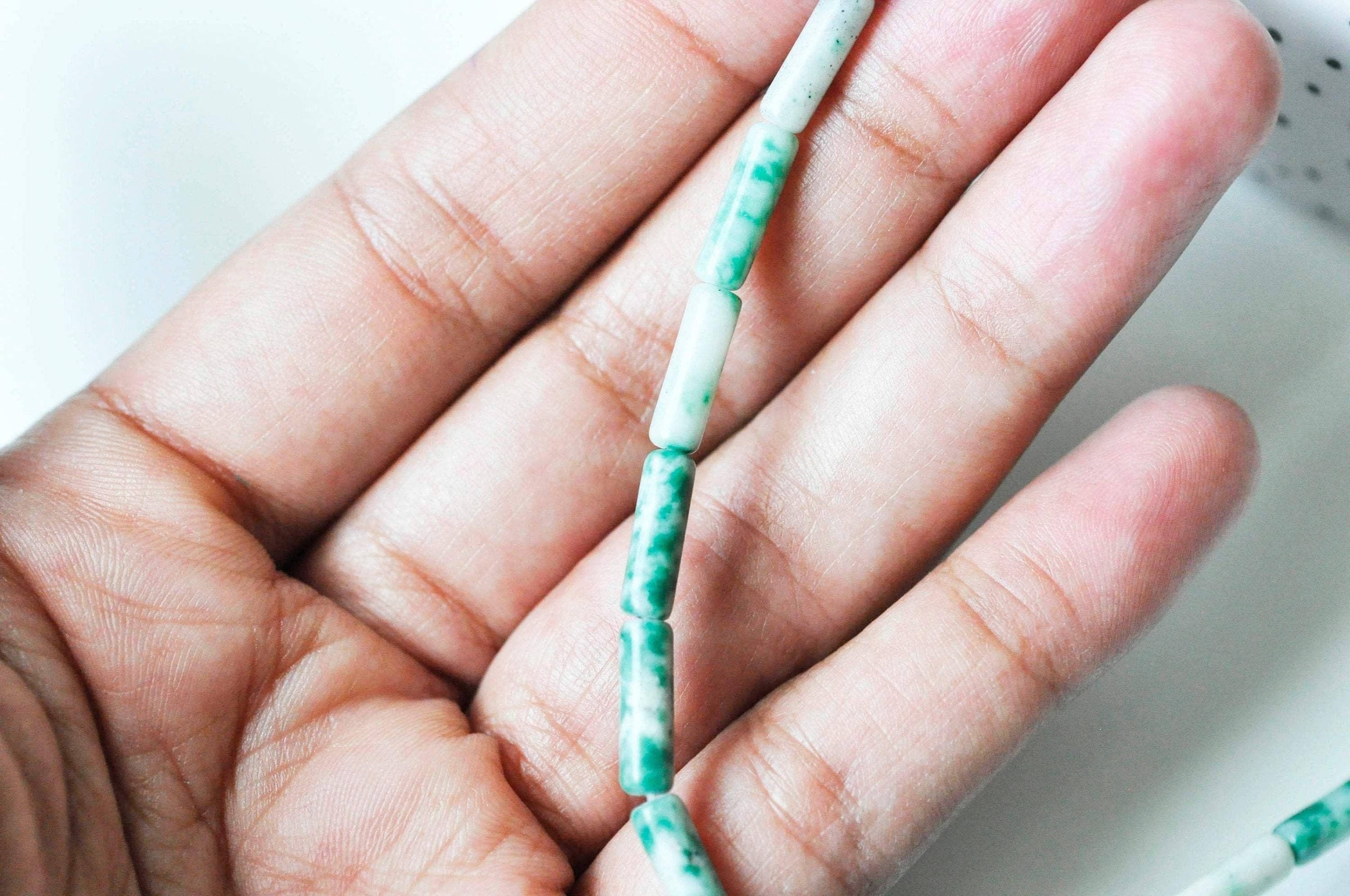 Gingerlily Perles tube jade Qinghai vert 13mm fil 28 perles