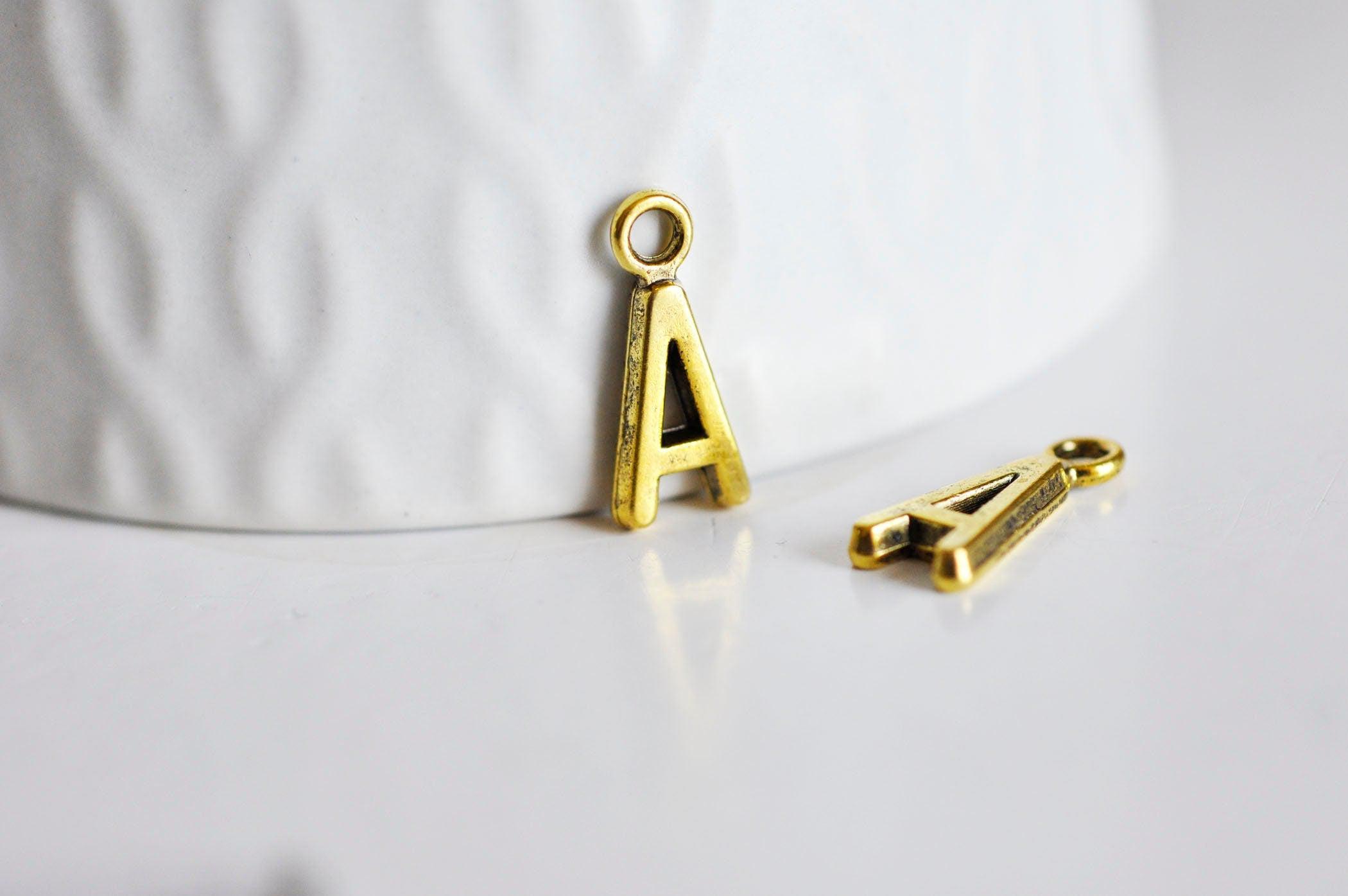 Gingerlily Pendentifs lettre A doré 16mm lot 10