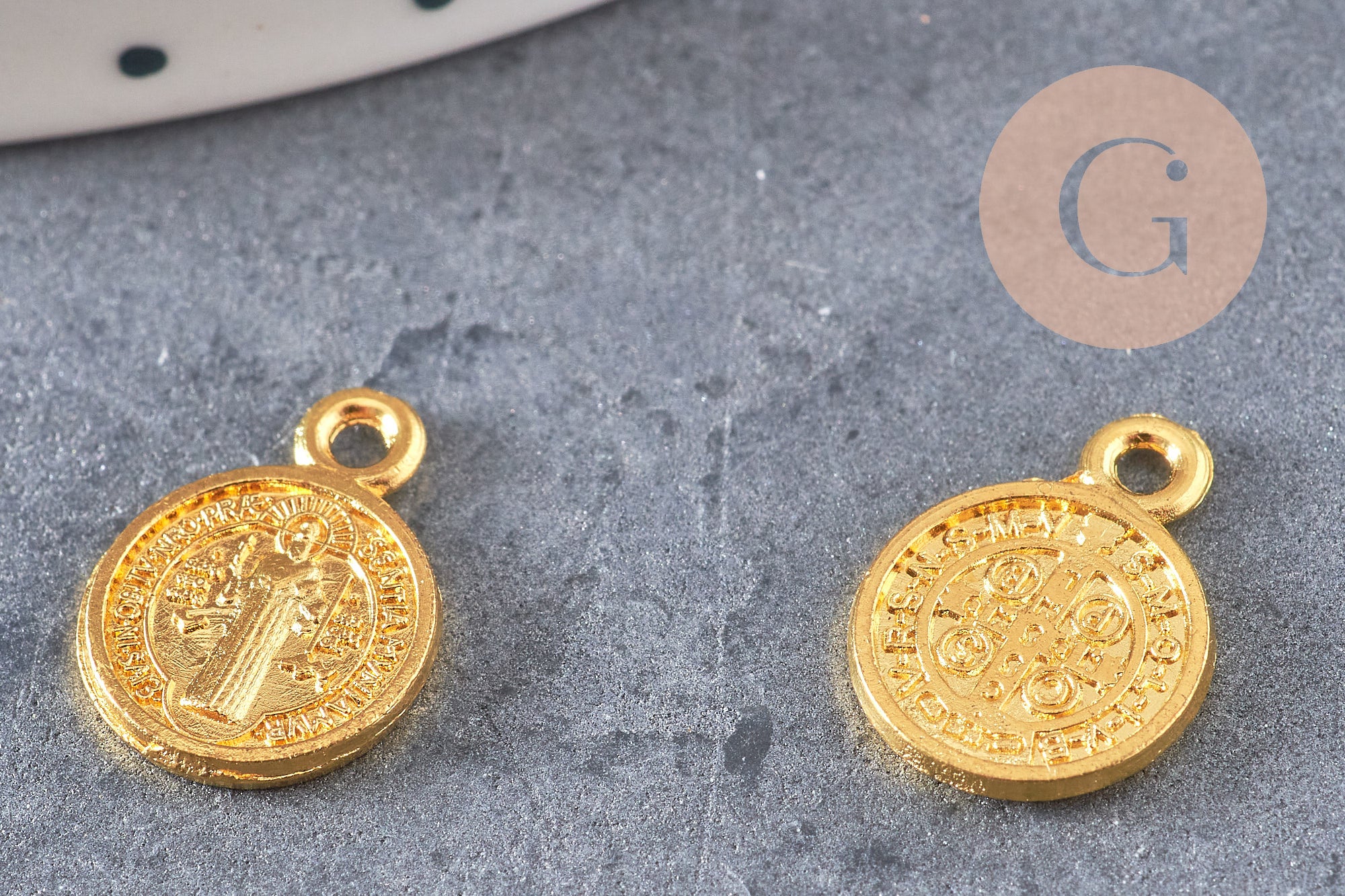 Gingerlily G1623 pendentif médaille Saint Benoit doré 14mm x10