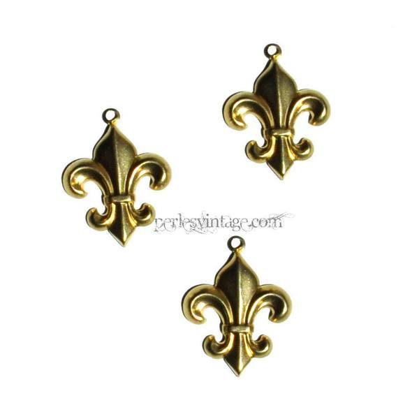 Gingerlily Pendentifs fleur de lys grand laiton brut x1