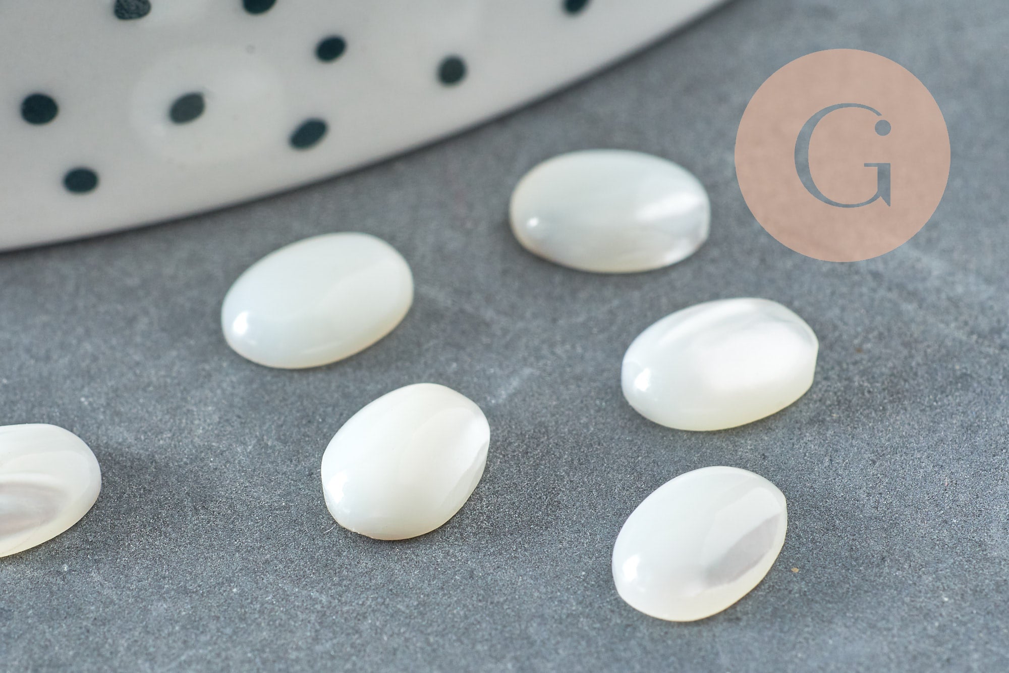 Gingerlily cabochon nacre blanche ovale 8x6mm pierre bijou DIY