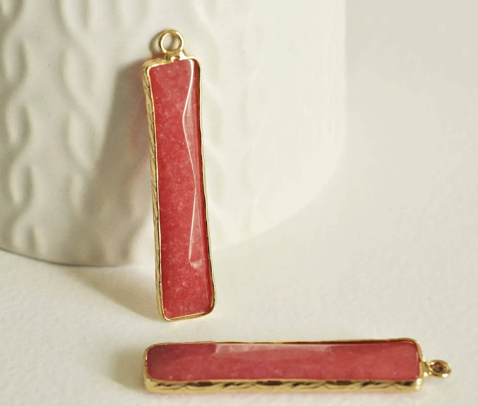 Gingerlily pendentif rectangle jade rouge facetté doré